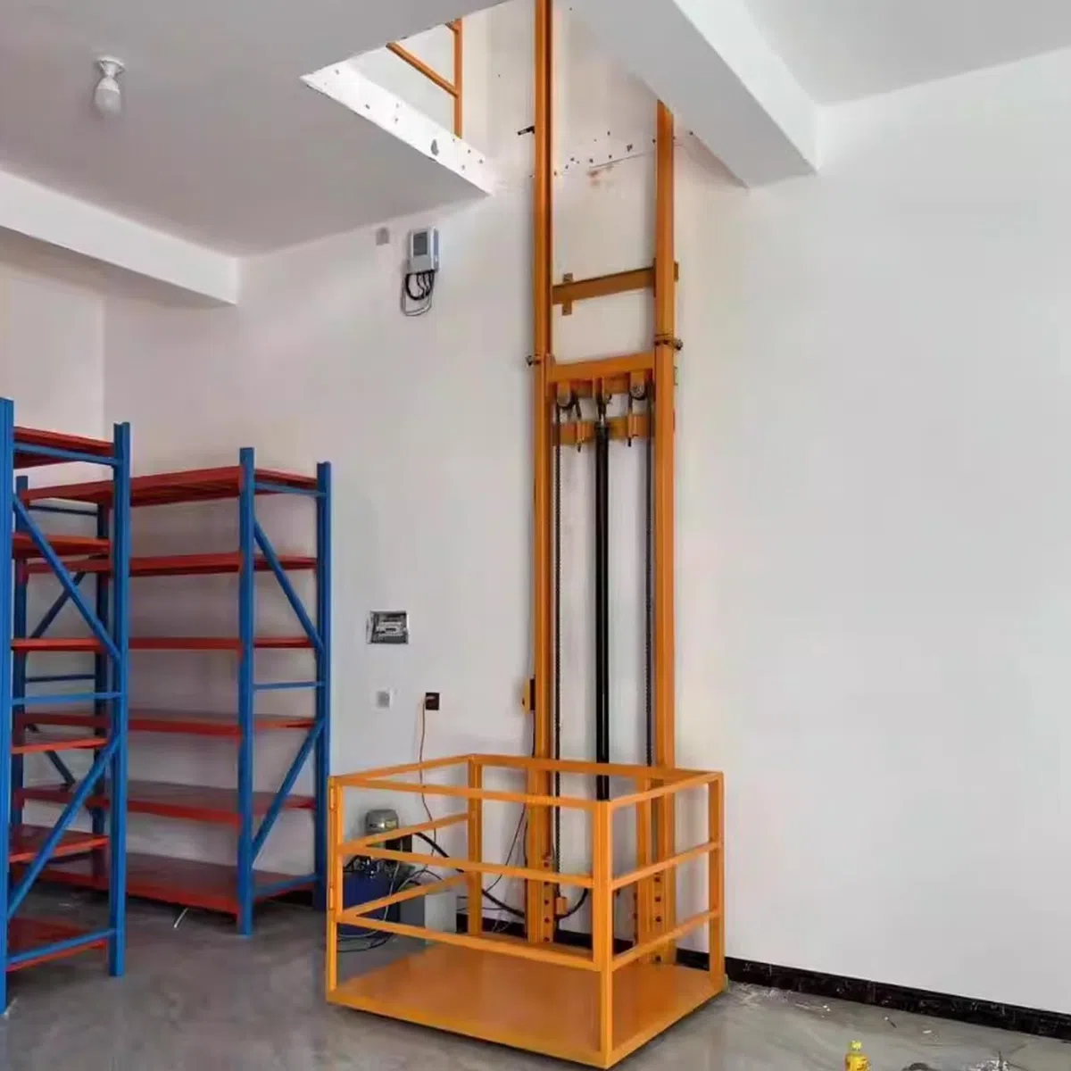 Plataforma Eléctrica de Elevación, Ascensor de Carga Montado en Pared con Control Remoto, Altura Ajustable, Ideal para Uso en Almacenes y Talleres, 10m/32.8ft